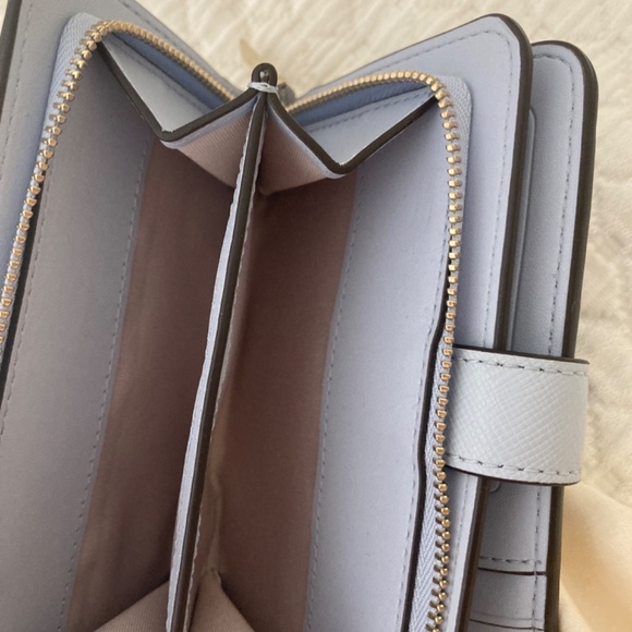 Kate Spade wallet - Picture 4 of 7